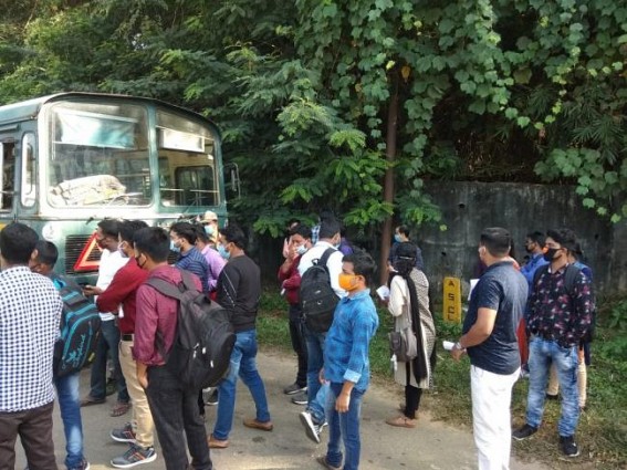 Unemployed youths protested at Secretariat Unemployed youths protested at Secretariat